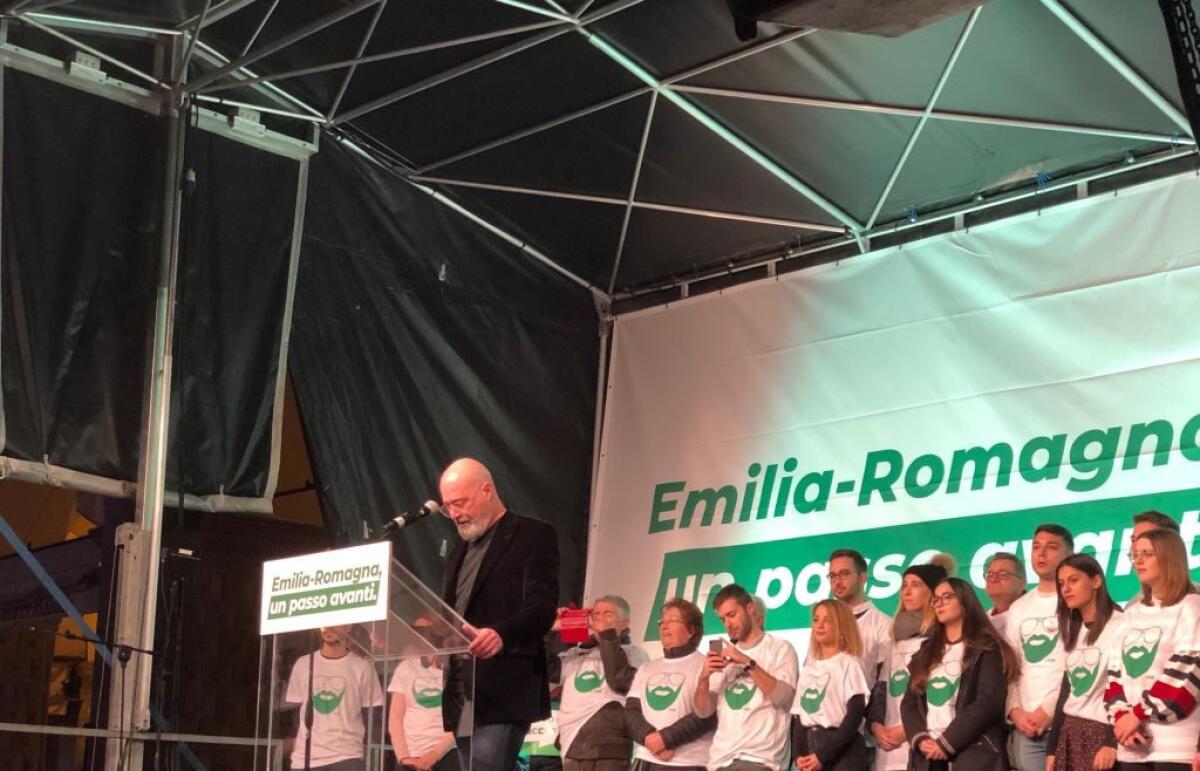 IN 10 MILA IN PIAZZA A BOLOGNA PER BONACCINI “PARTE UN VENTO DIVERSO” - 