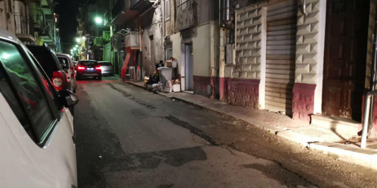 Ex insegnante colpisce giovane, paura a San Giacomo: aggressore fermato - Il ferito sarebbe un dipendente del panificio