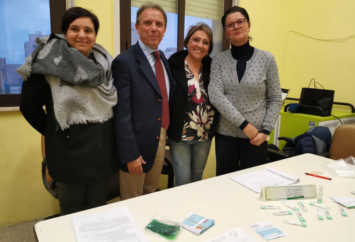 Screening del tumore colon retto,  volontari della Cafarnao a scuola - 