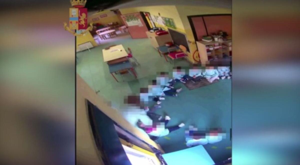 Insulti e botte a bimbi dell’asilo, arrestate due maestre -