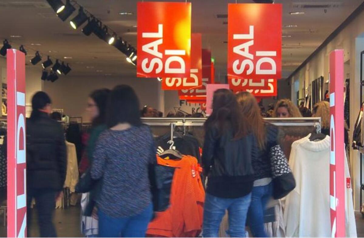DA DOMANI I SALDI INVERNALI, ACQUISTI PER 4 ITALIANI SU 10 - 