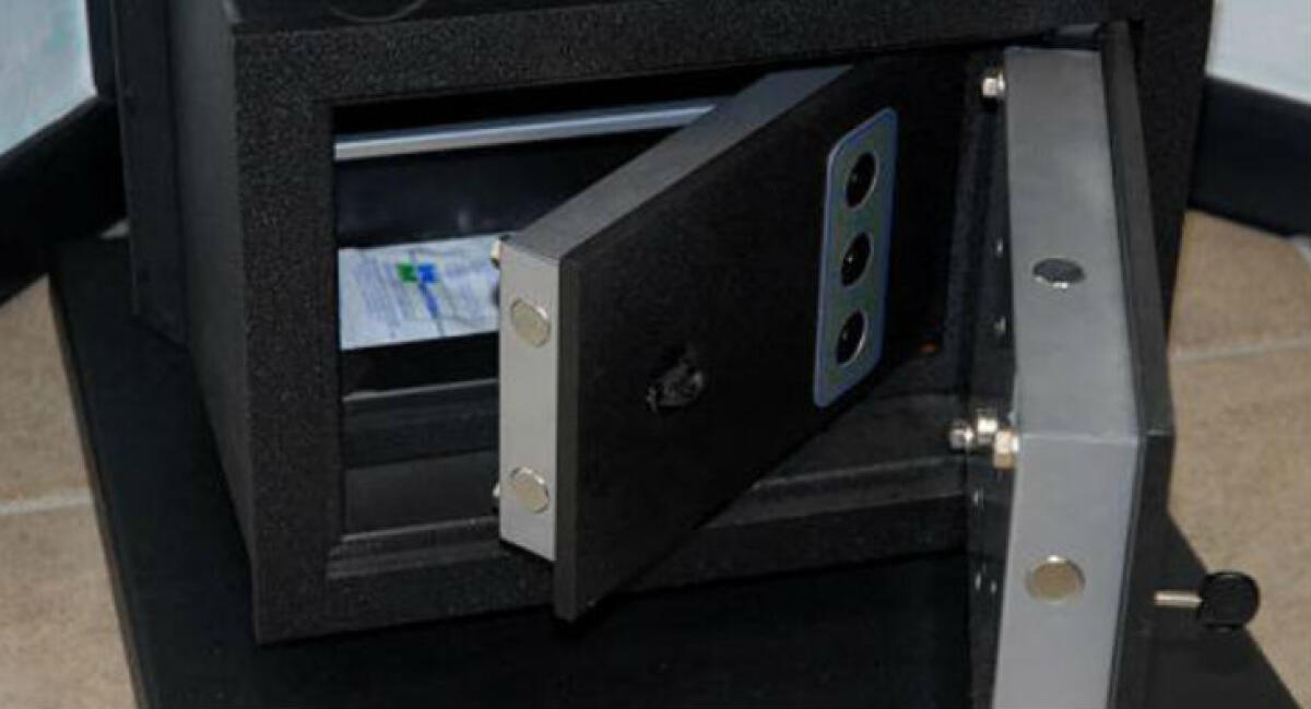 Pistola nello studio di un professionista, sequestrata: riesame, "restituire l'arma" - 