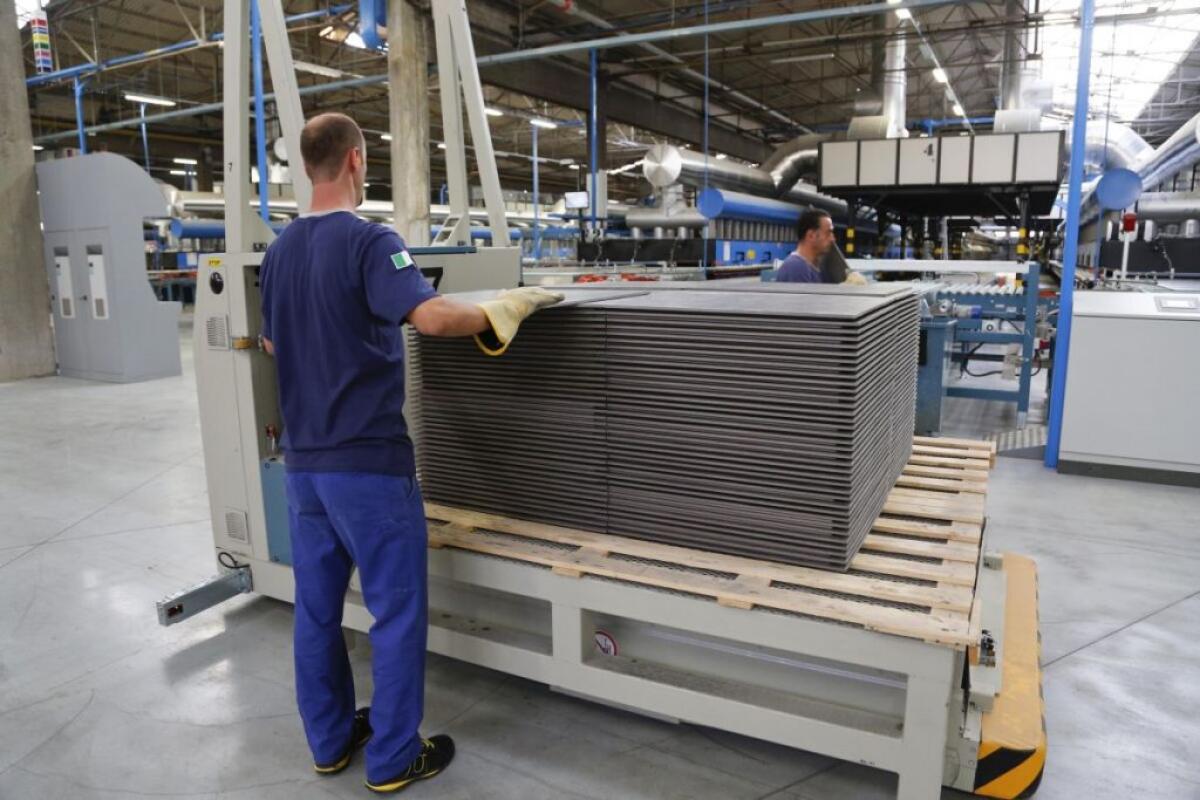 INDUSTRIA, A NOVEMBRE FATTURATO INVARIATO E ORDINI IN CALO - 