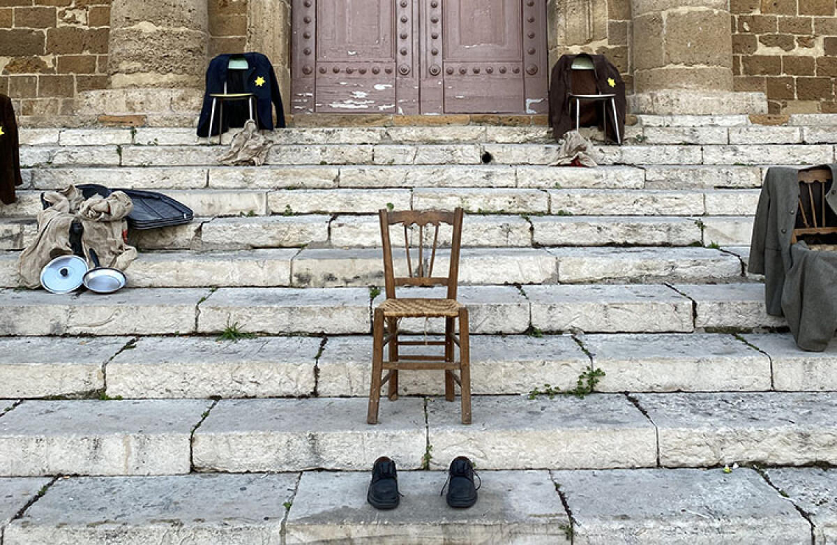 Quando l'assenza si fa presenza, sedie vuote per ricordare l'Olocausto - 