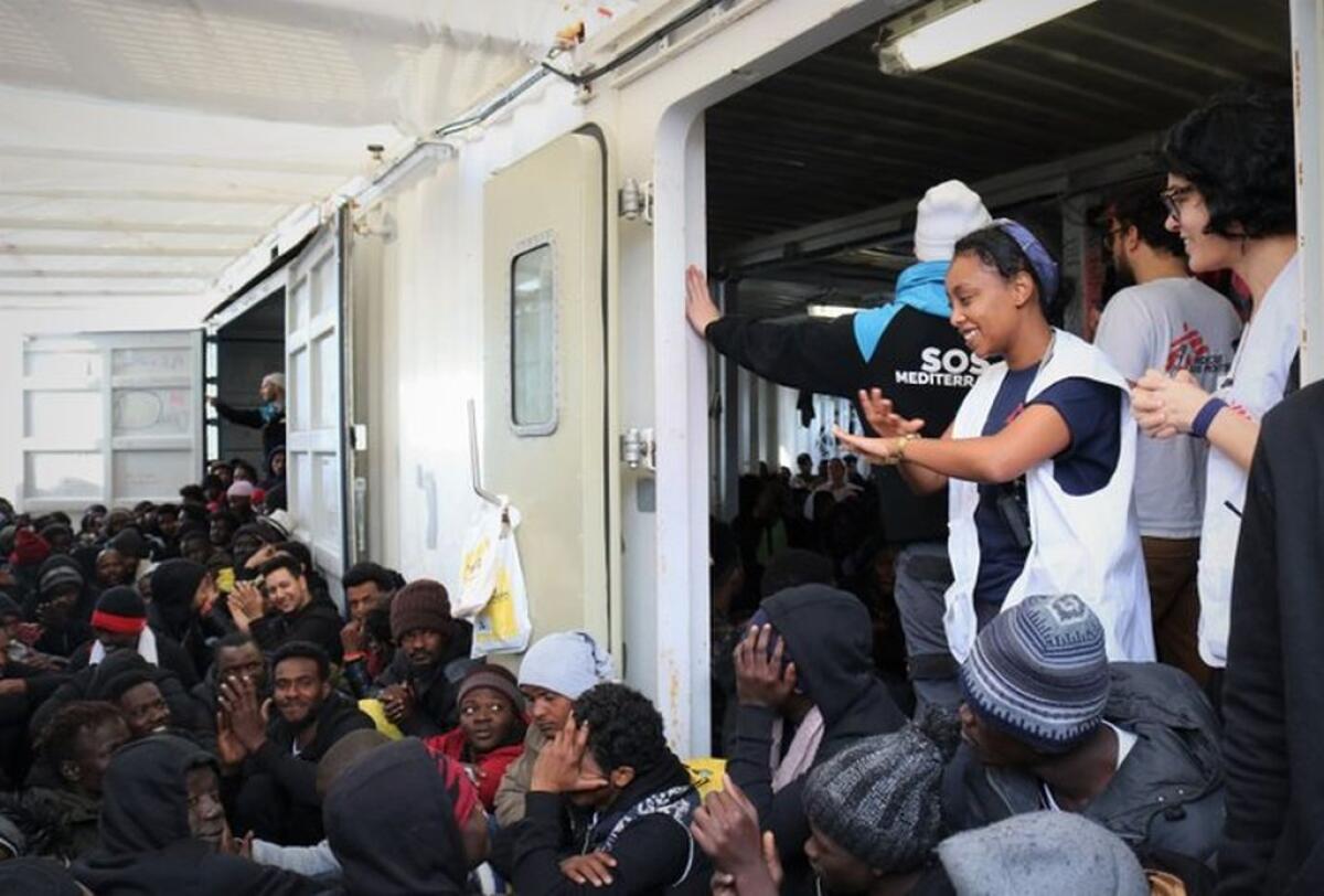 Arrivata a Taranto la Ocean Viking con 403 migranti - 