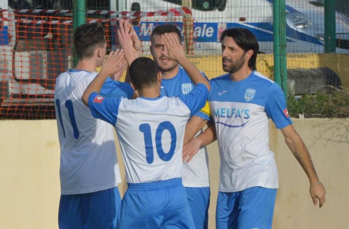 Il Gela si risveglia con tre gol al Riesi, e Nassi brinda segnando al suo compleanno - 