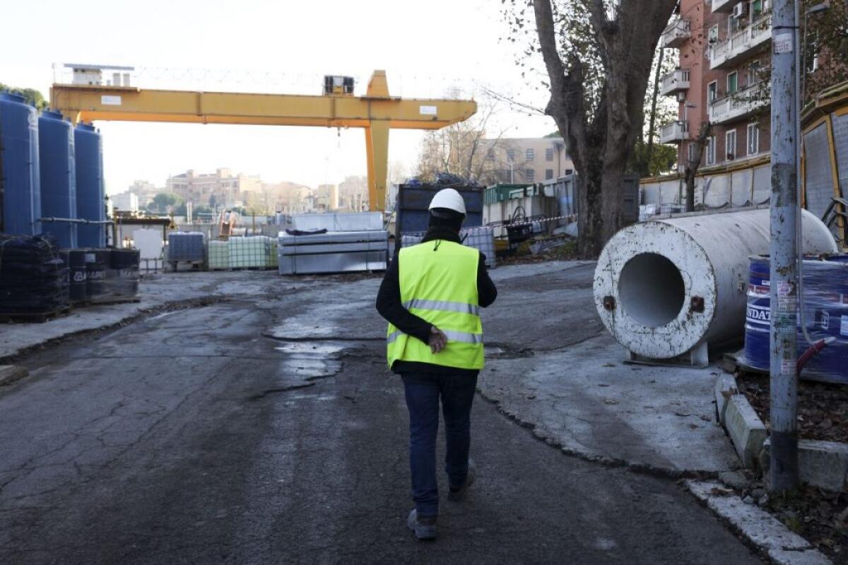 OPERE PUBBLICHE, PER 6 MESI A RISCHIO I BANDI FINO A 5 MILIONI - 