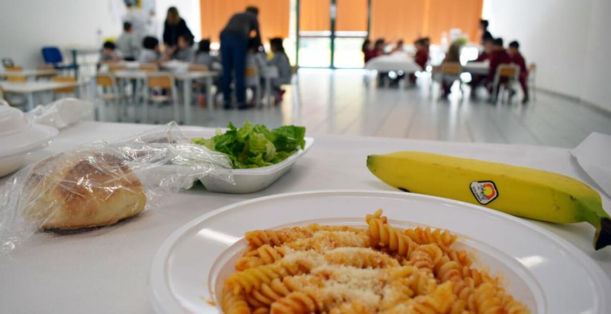 Riparte refezione scolastica, da giovedì riaprono le mense per gli alunni - 