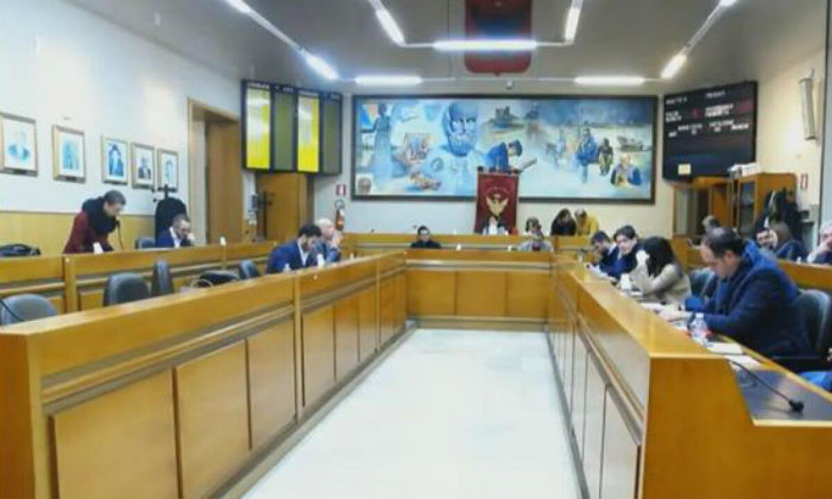 Passa intitolazione strada a Tusa, sì a mozioni su tutela Biviere e aree Sin da bonificare - 