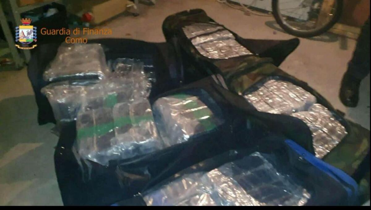 Sequestrati oltre 200 kg di droga nel Comasco, arrestato un 45enne -