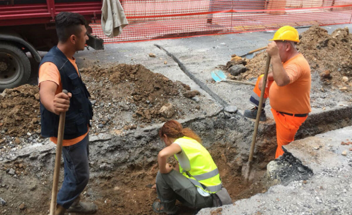 Quasi 5 milioni rendicontati dalla Regione per i lavori alla rete idrica, i disservizi però continuano - Uno dei cantieri aperti negli ultimi mesi