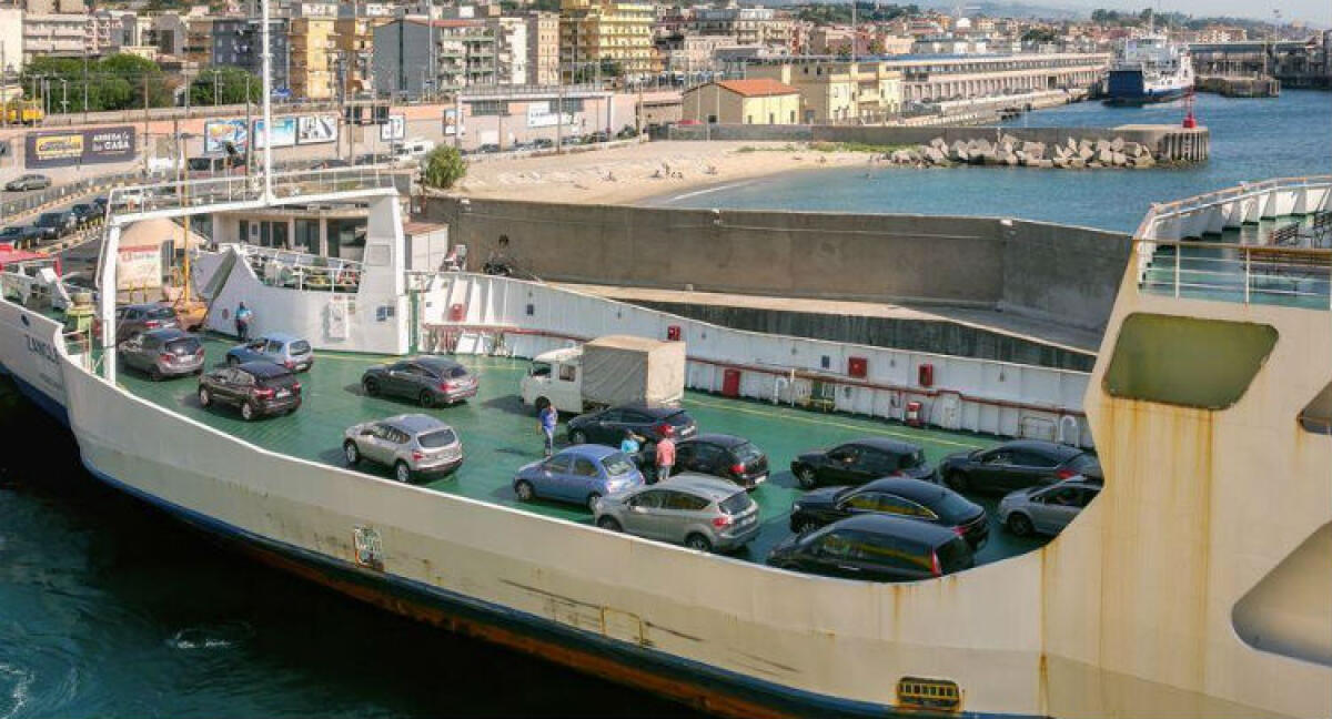 Con venti chili di marijuana al porto di Messina, Brasile e Peritore rispondono al giudice - 