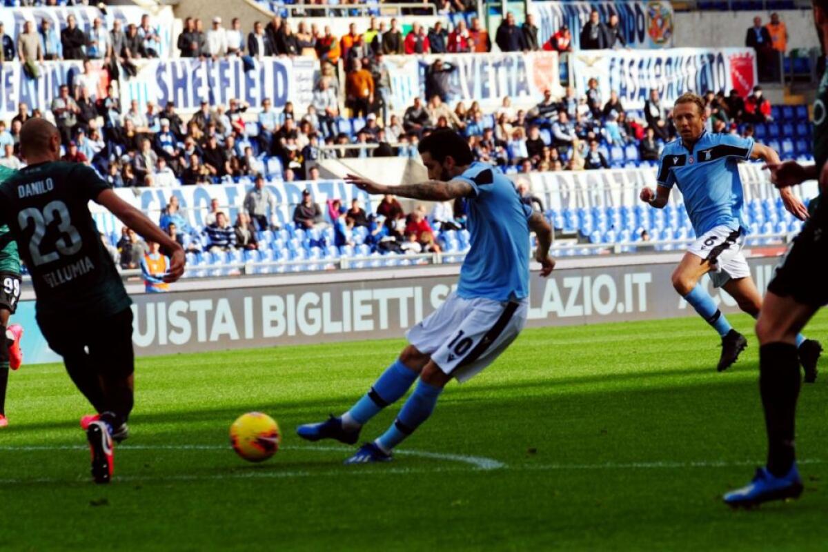 La Lazio batte 2-0 il Bologna e vola in testa alla classifica - 