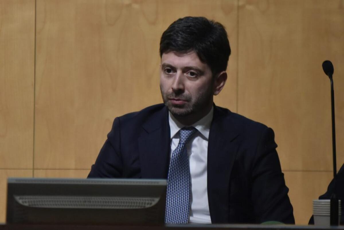 Coronavirus, Speranza “Lo stop ai voli cinesi continua” -