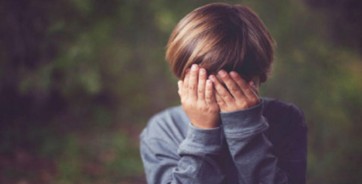 Piccolo figlio vittima di minacce e maltrattamenti, padre non potrà più avvicinarsi -