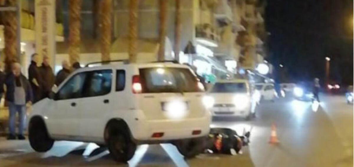 Scontro in via Venezia, impatto tra auto e scooter - Lo scontro lungo via Venezia
