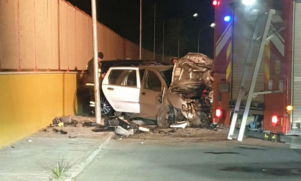 Violento scontro sul lungomare, due auto danneggiate: incidente nei pressi dei lidi della zona - Sono arrivati i mezzi di soccorso e i vigili del fuoco