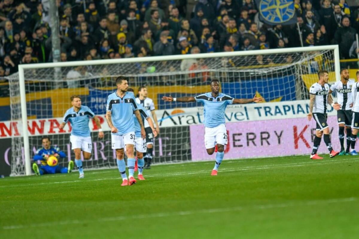 La Lazio batte 1-0 il Parma e si porta a -1 dalla Juve - 