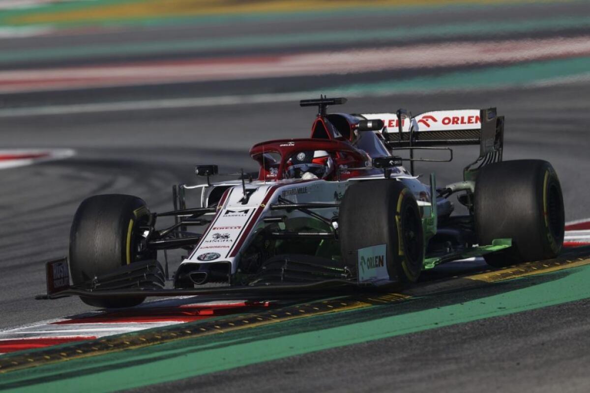 Miglior tempo Raikkonen a Barcellona, polemiche sul volante Mercedes - 