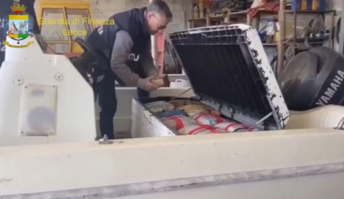 Droga dall’Albania, sequestrata mezza tonnellata di hashish e marijuana - 