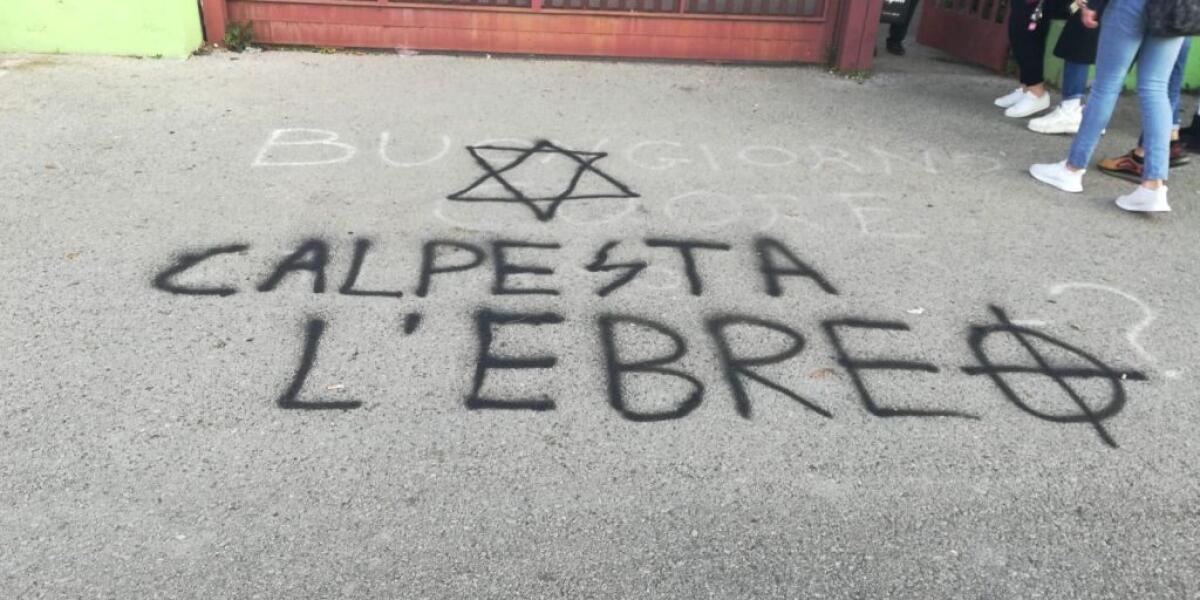 Scritte antisemite davanti due scuole a Pomezia - 