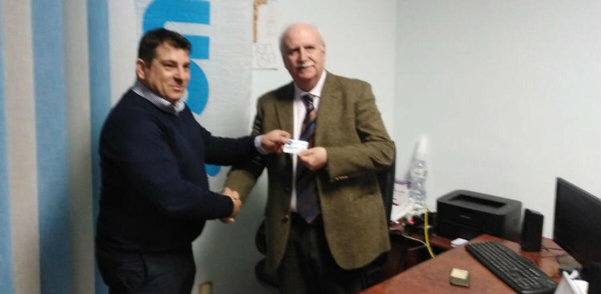 Ugl rilancia azione sul territorio, consegnate nuove tessere: Alario, "tante emergenze irrisolte" - Anche Alario ha ricevuto la sua tessera