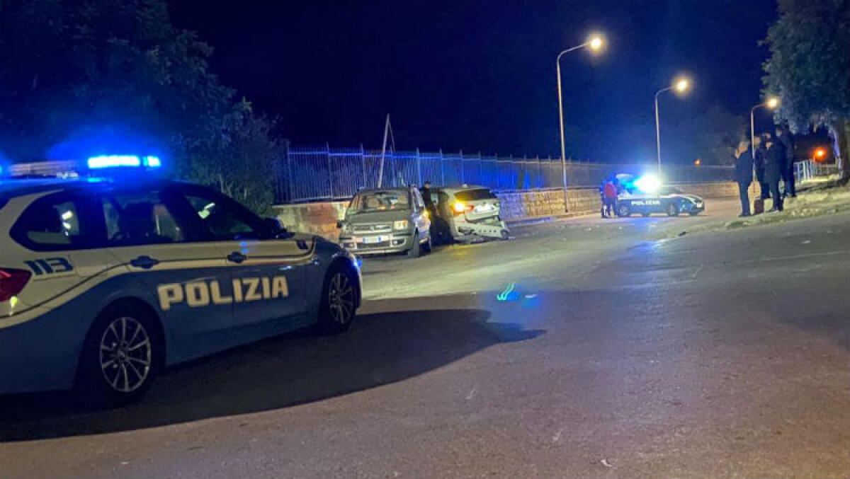 Scontro tra auto a Bosco Littorio, strada bloccata per consentire i soccorsi - Due auto hanno impattato