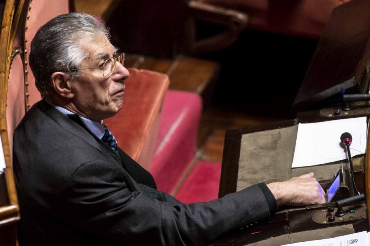 Bossi “Salvini sbaglia, il nazionalismo fa perdere la Lega” - 