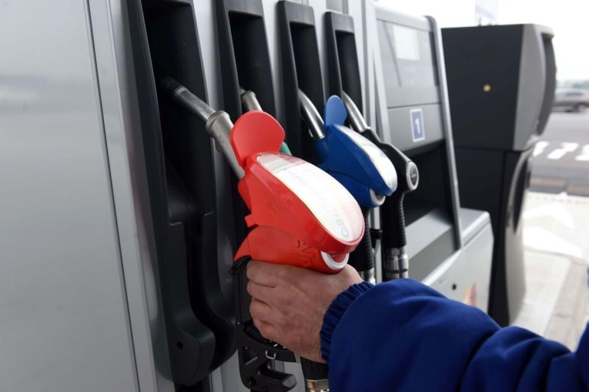 Traffico internazionale di prodotti petroliferi, 49 denunciati - 