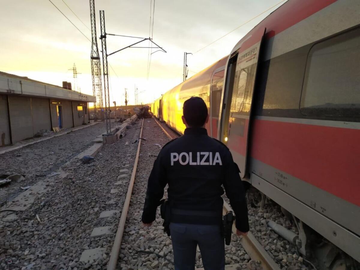 Treno deragliato, 2 morti e 31 feriti il bilancio definitivo - 