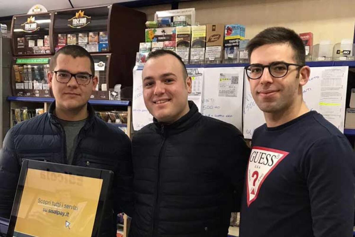 Centra il 5 al Superenalotto e vince 23.000 euro, la "Dea Bendata" torna in città - 