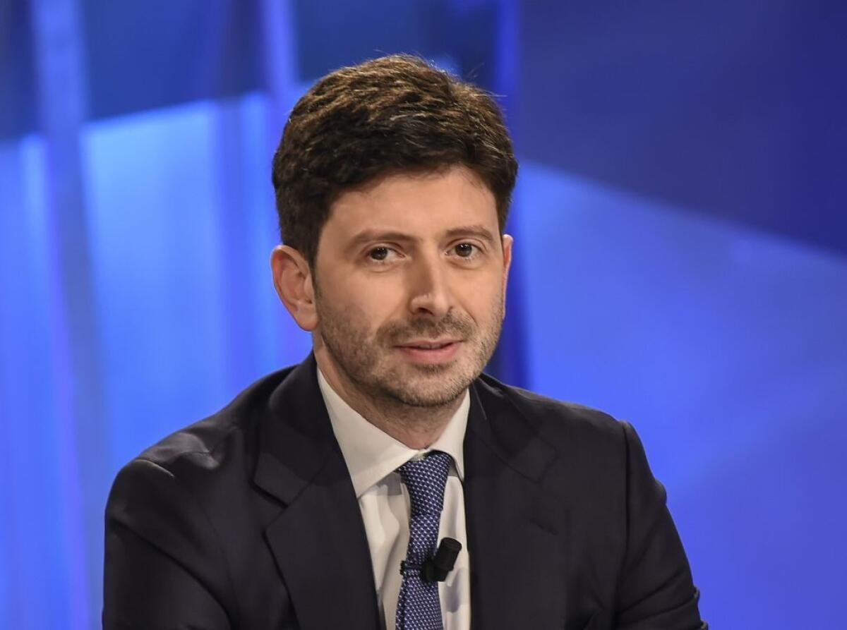 Speranza a infermieri “serve patto sociale per la salute” -
