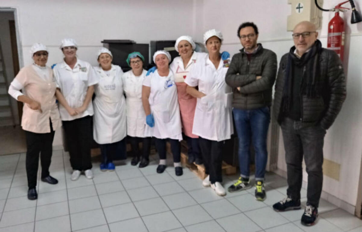 Emergenza virus, con scuole chiuse si ferma refezione: possibile cassa integrazione per lavoratrici - La refezione era ripresa a fine gennaio