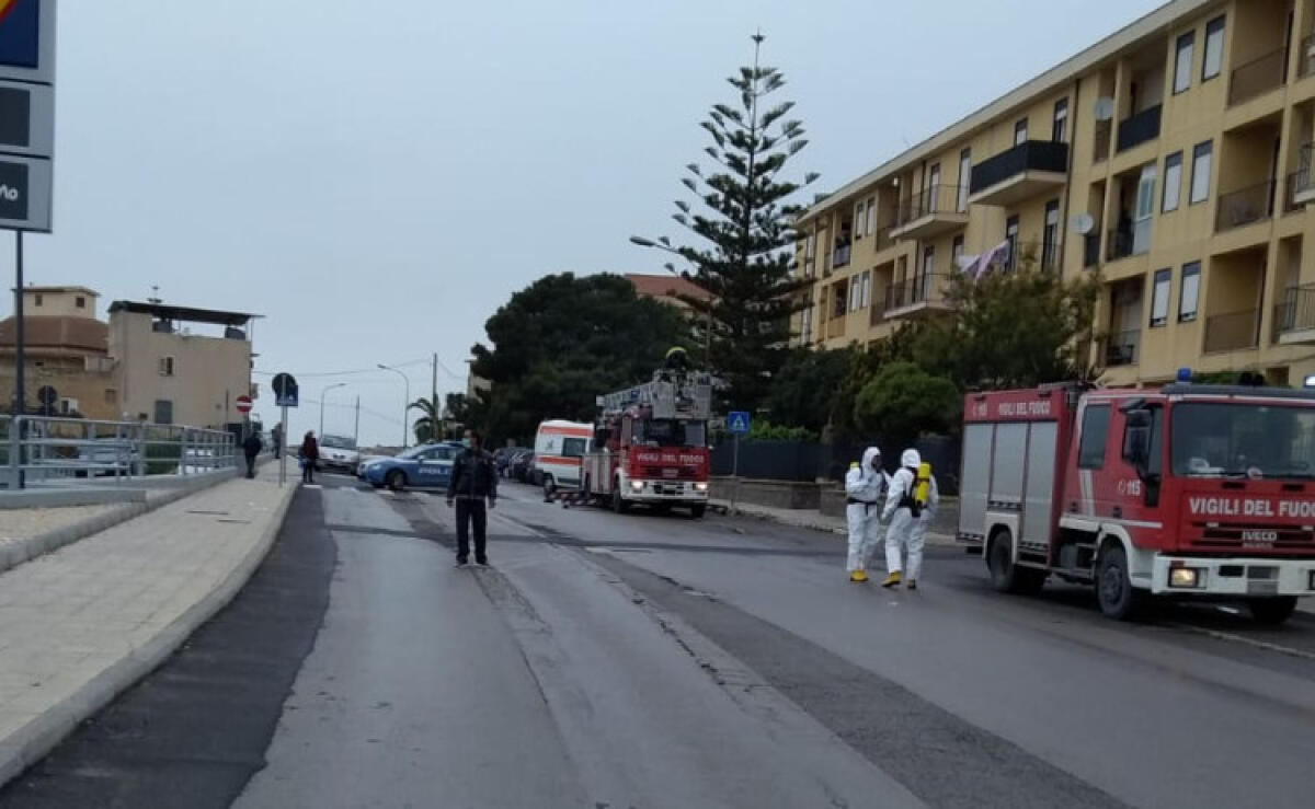 Donna morta in casa, non dava notizie di sé da diversi giorni: scattati protocolli sanitari - Sul posto sono intervenuti i soccorritori e le forze dell'ordine