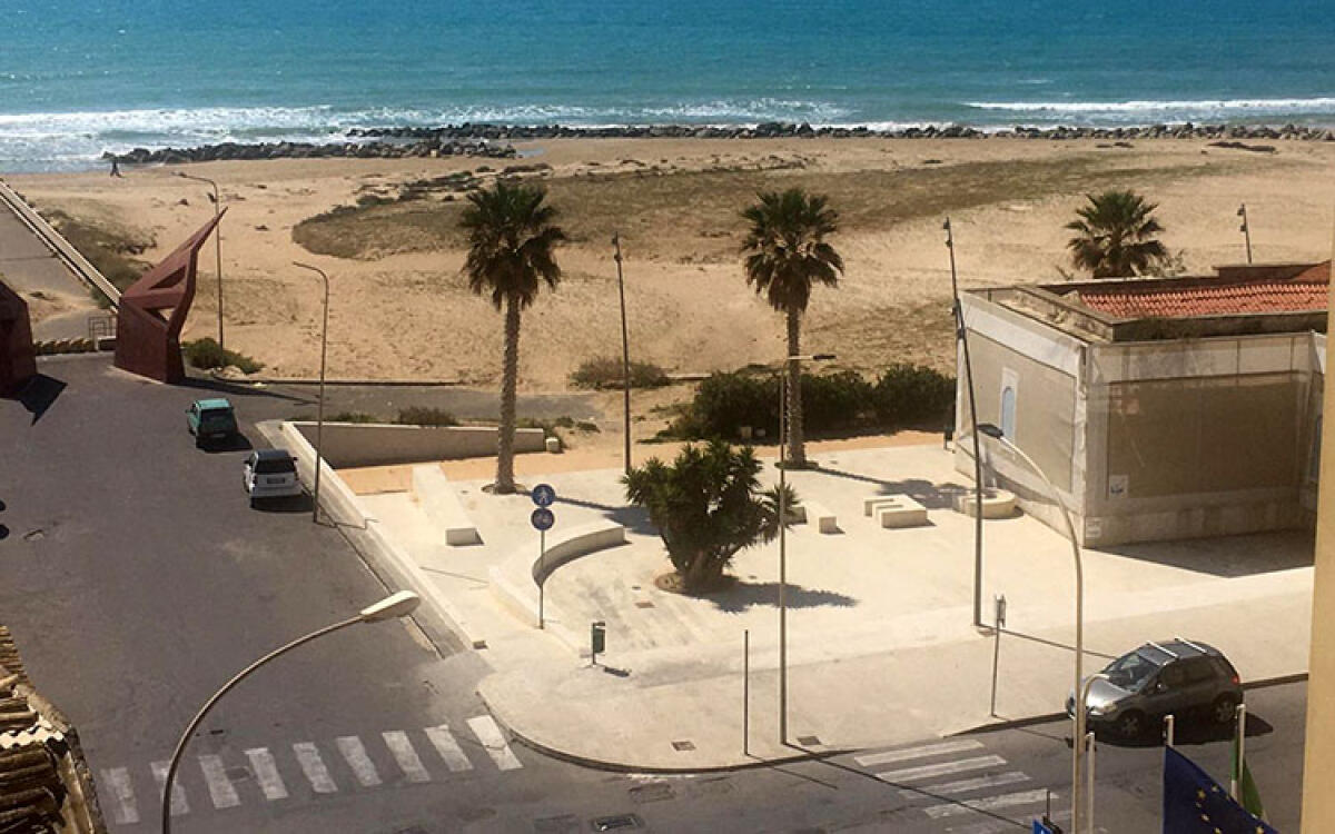 Jogging in gruppo e sole sulle panchine, cittadini identificati e segnalati in via Mare - 