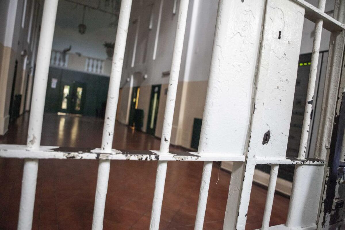 Scoppia la rivolta nel carcere di Modena, morti tre detenuti -