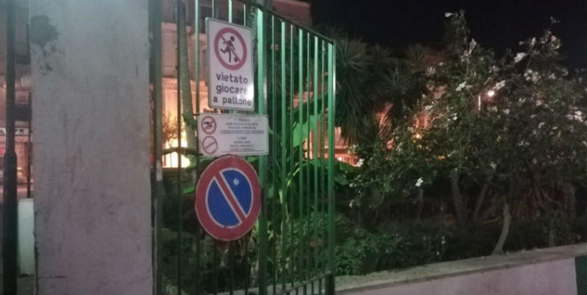 Troppi assembramenti, chiusa villa comunale: niente panchine piazze e Procivis in strada - 