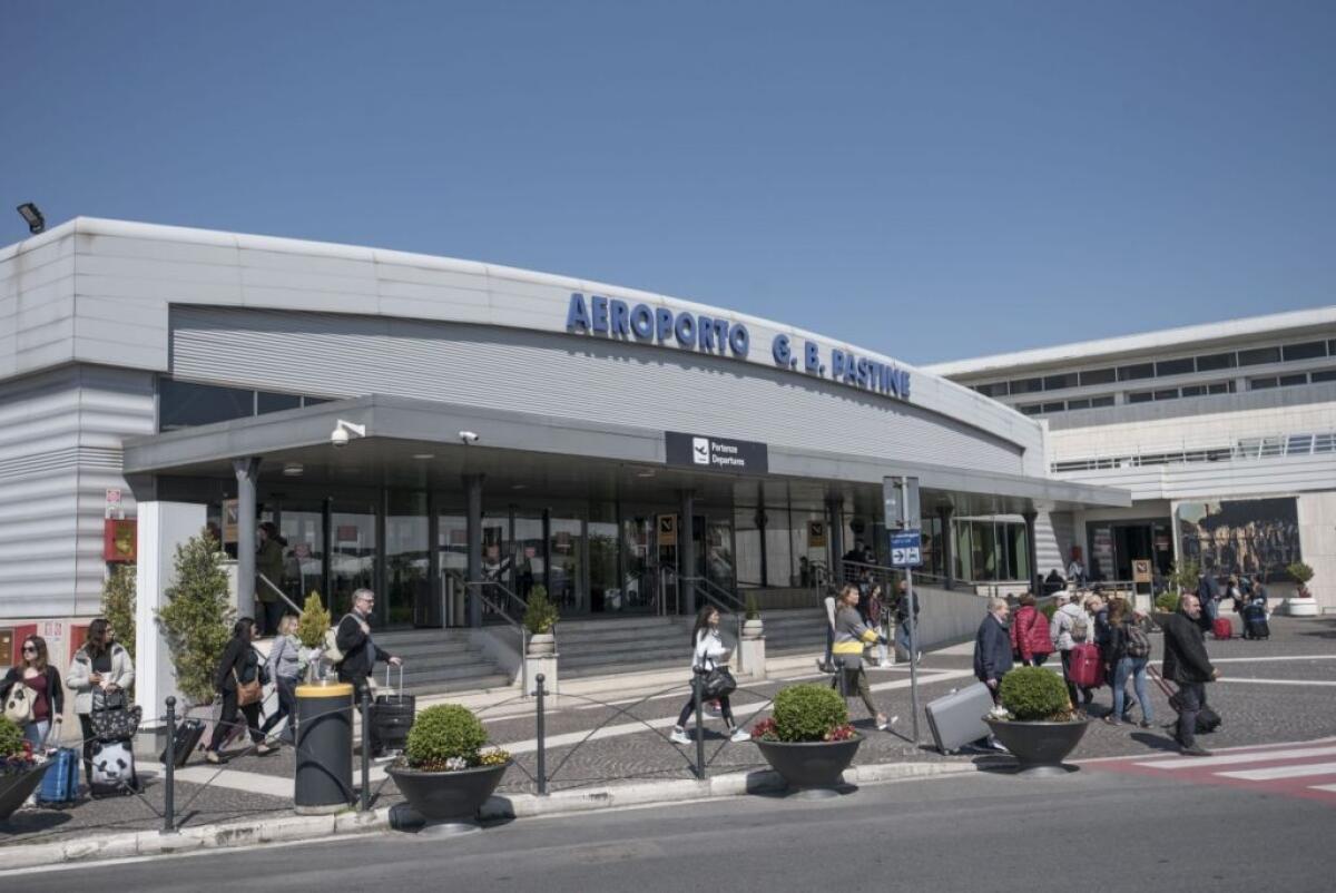 Coronavirus, da sabato stop ai voli di linea a Ciampino - 