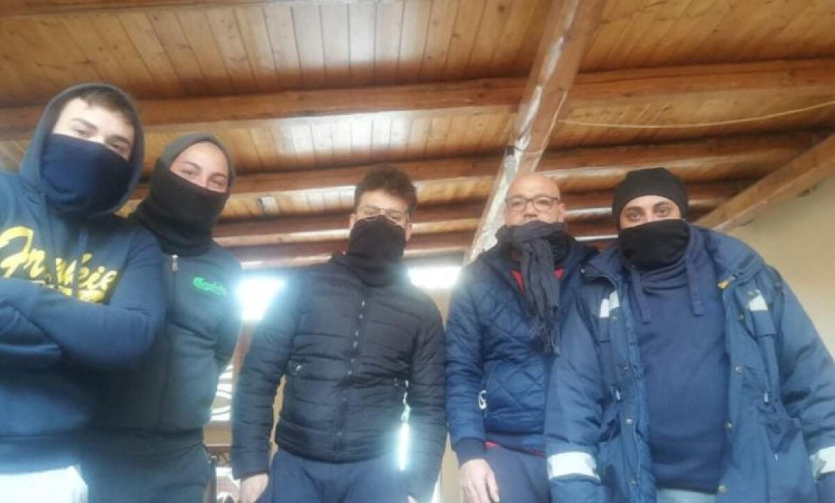 Autoisolamento dopo rientro dal nord, operai abbandonati: Pellegrino, "perché nessun tampone?" - Gli operai che si sono messi in quarantena a Manfria