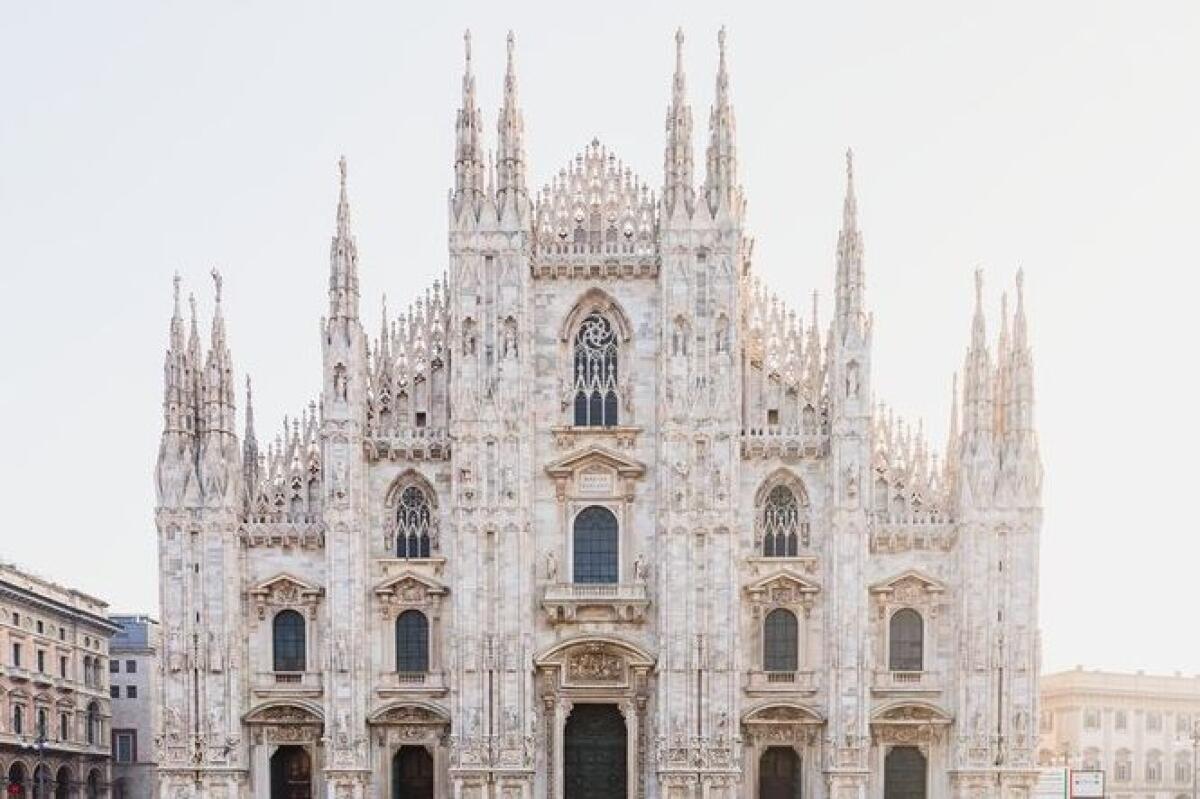Coronavirus, a Milano il duomo riapre ai turisti con molte cautele - 