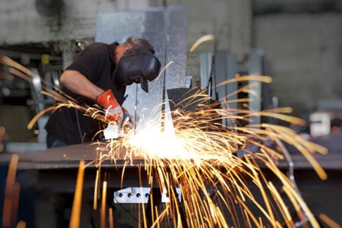 Offerta di lavoro: azienda assume carpentieri, saldatori e aiutanti - 