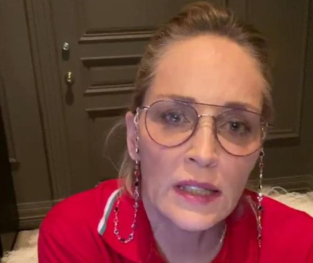 Coronavirus,Sharon Stone alla Croce Rossa Italiana”Andate avanti angeli” - 