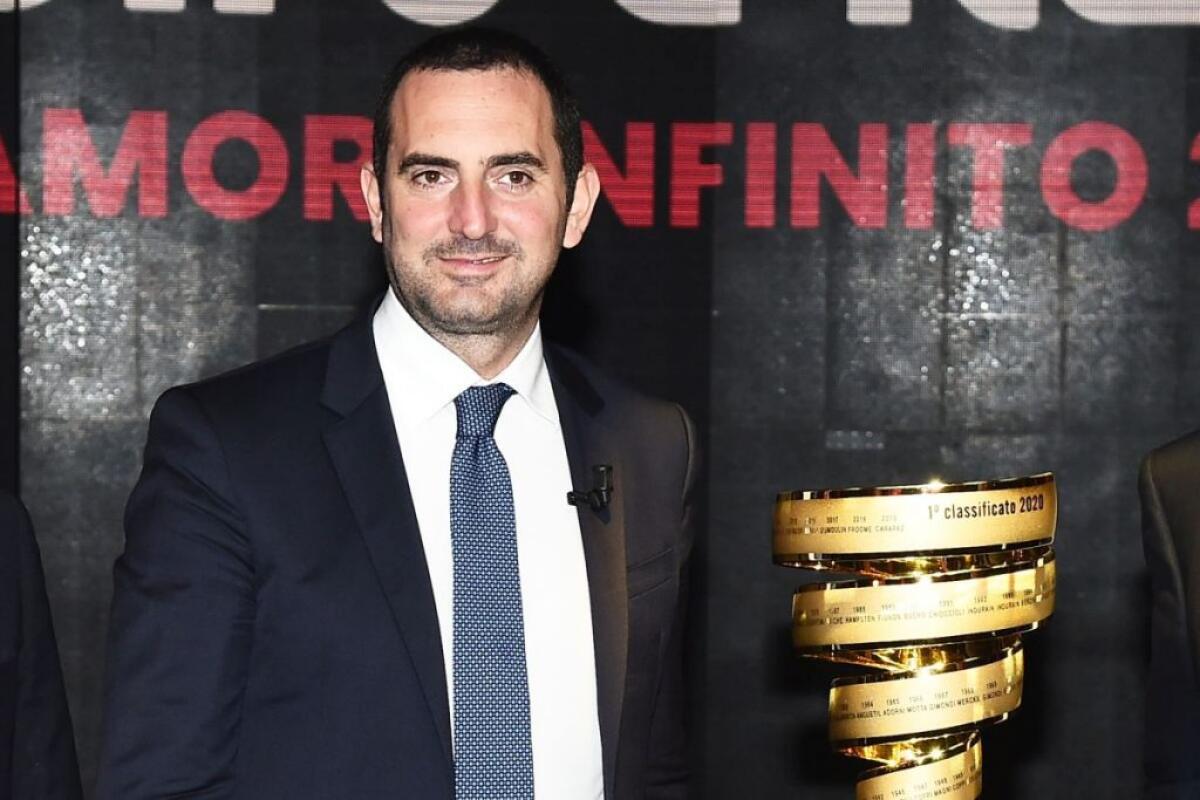 Spadafora frena il calcio “Non certa ripartenza allenamenti e gare” -