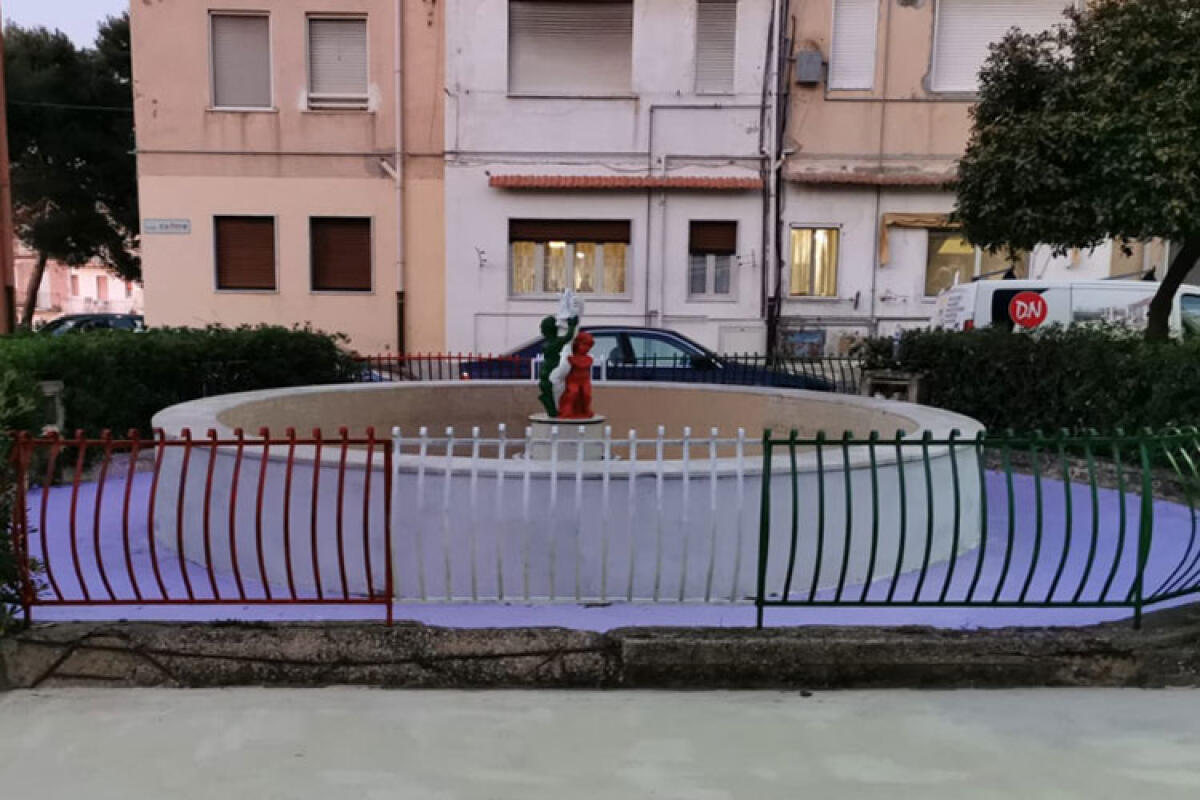 Prove di decoro a largo Cadore dai privati, Le Api a Greco: "Servizi cari e degrado" - I residenti di largo Cadore hanno riqualificato un'area urbane a loro spese.