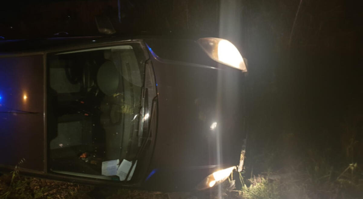 Auto ribaltata sulla 115 alle porte della città, giovane ferito - L'auto ribaltata