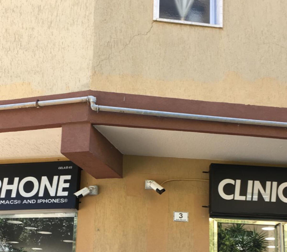 Un intero condominio senza acqua da tredici giorni, residenti pronti ad azione giudiziaria - In via Carfì senza acqua da tredici giorni