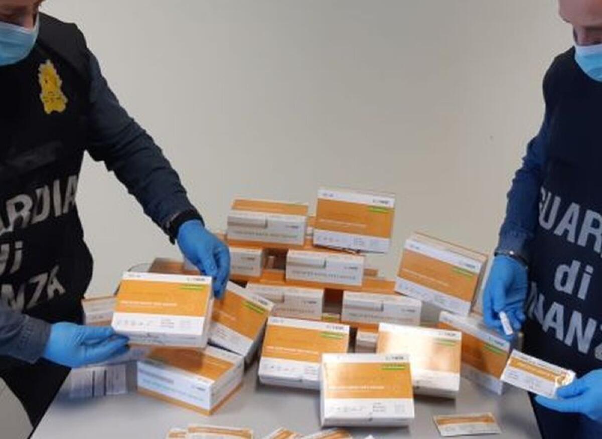 Coronavirus, a Torino sequestrate 400.000 mascherine illegali - 