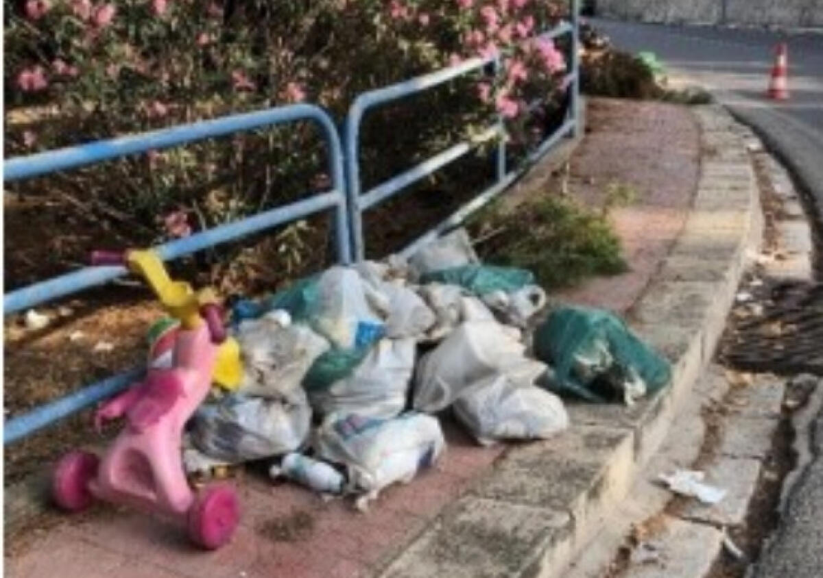 Rifiuti abbandonati ovunque, situazione in città sempre più grave: "Informato il prefetto" - 