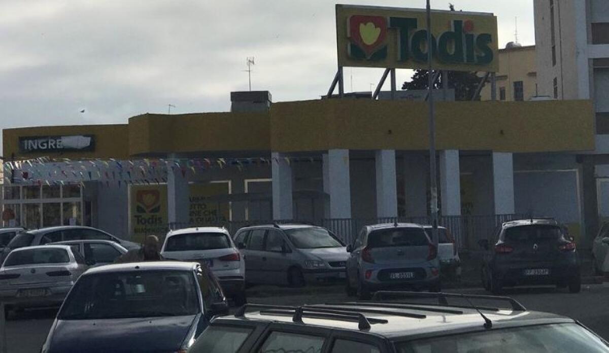 Parla il titolare del Todis: "Abbiamo bloccato quell'uomo in tempo grazie a due clienti" - 