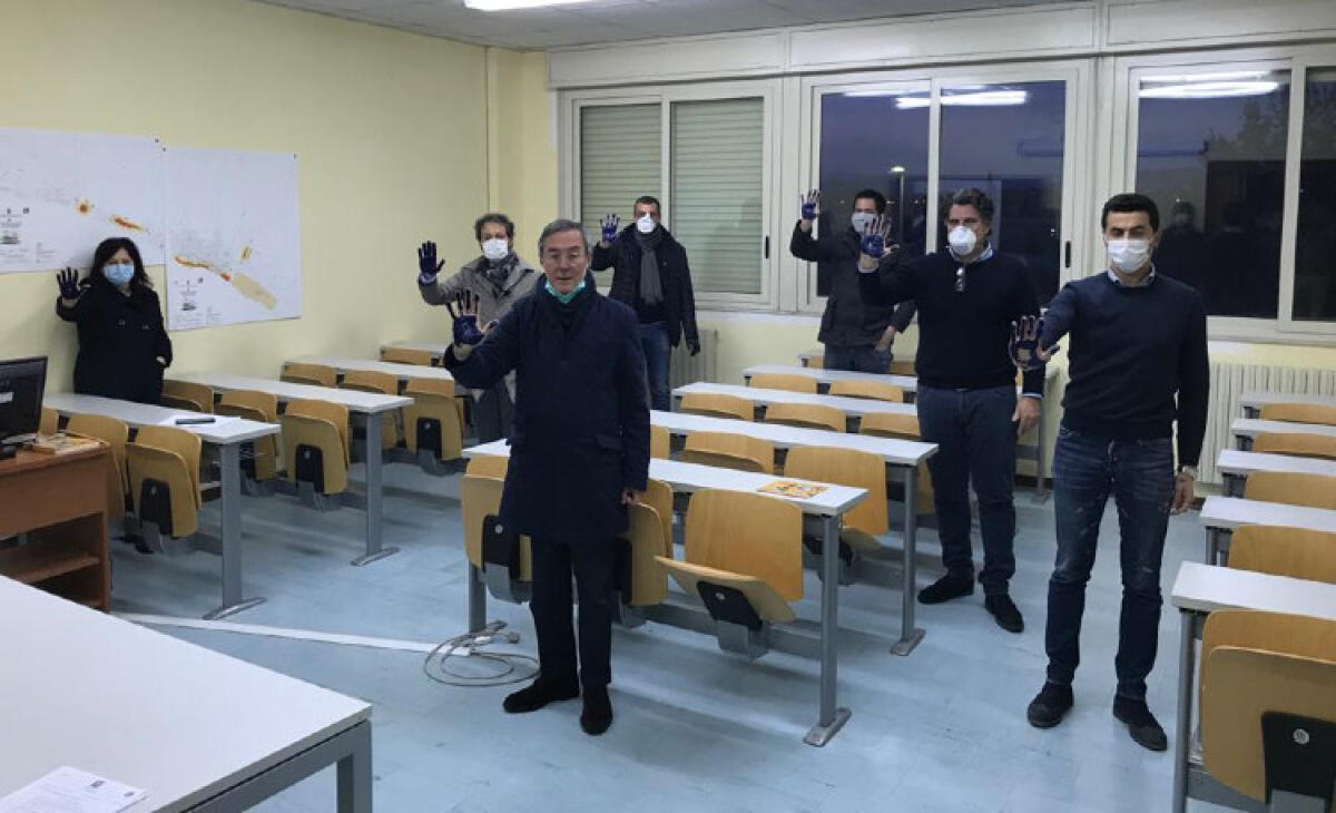 Nonostante emergenza Covid giunta celebra "Blue day": "Vicini a famiglie che affrontano autismo" - La giunta ha ricordato il Blue day